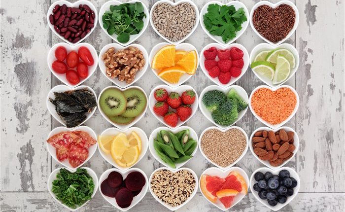 Какие продукты полезные для сердца и сосудов: орехи, курага, яблоки, шоколад, рыба